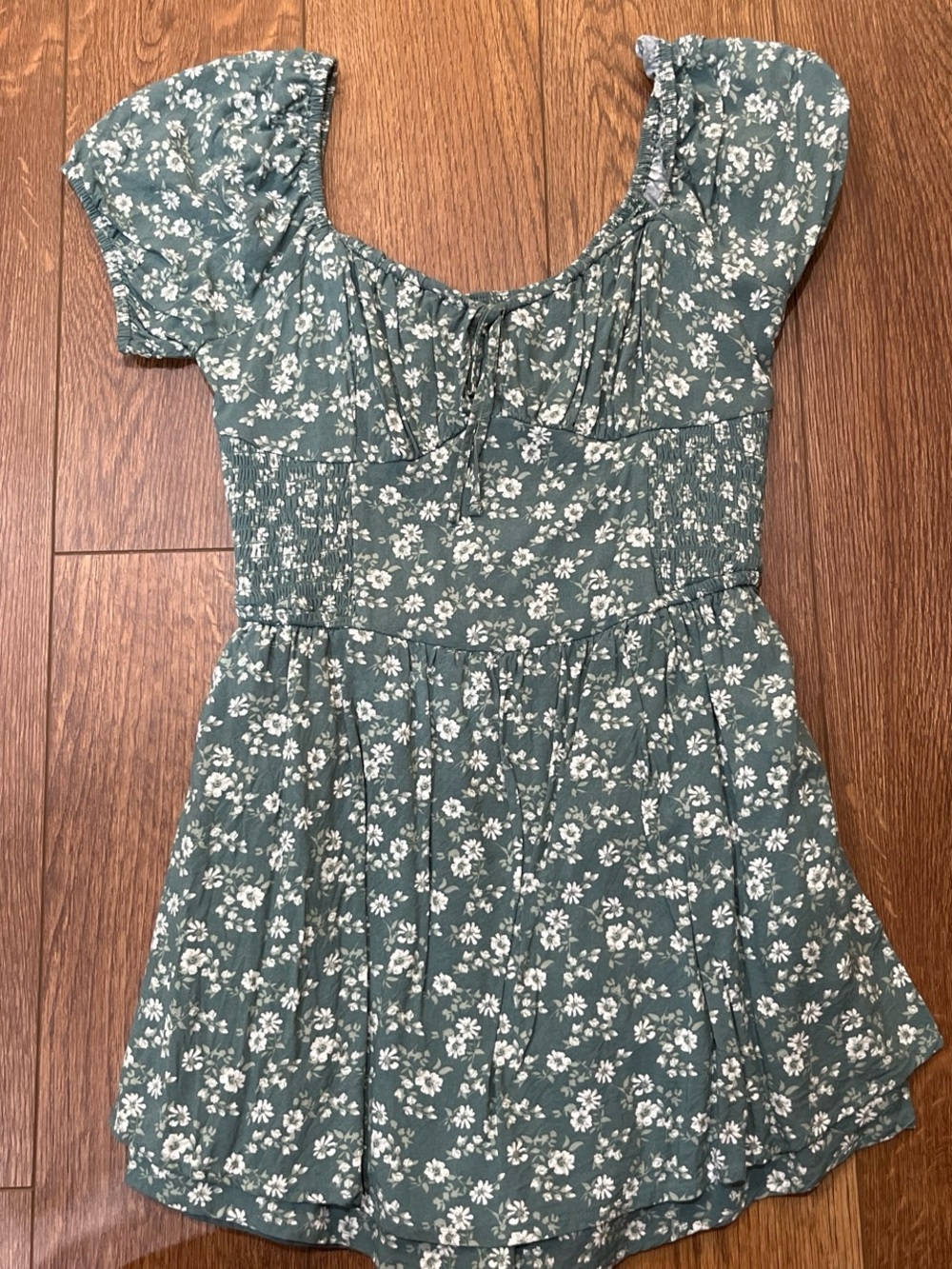 Hollister green floral Puff Sleeve-Sage Green dress